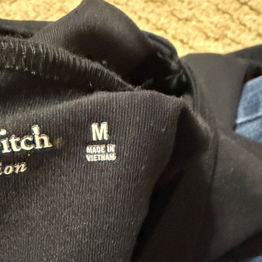Abercrombie & Fitch Black Long Sleeve Mock Neck Top with Shoulder Cutout Detail - Picture 5 of 5